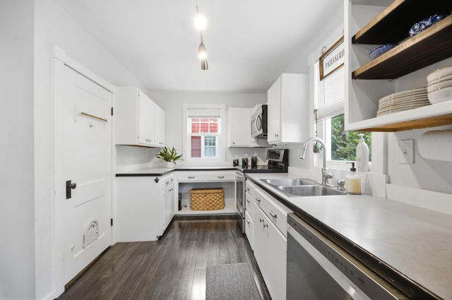 724 11th Avenue N, Fargo, ND 58102