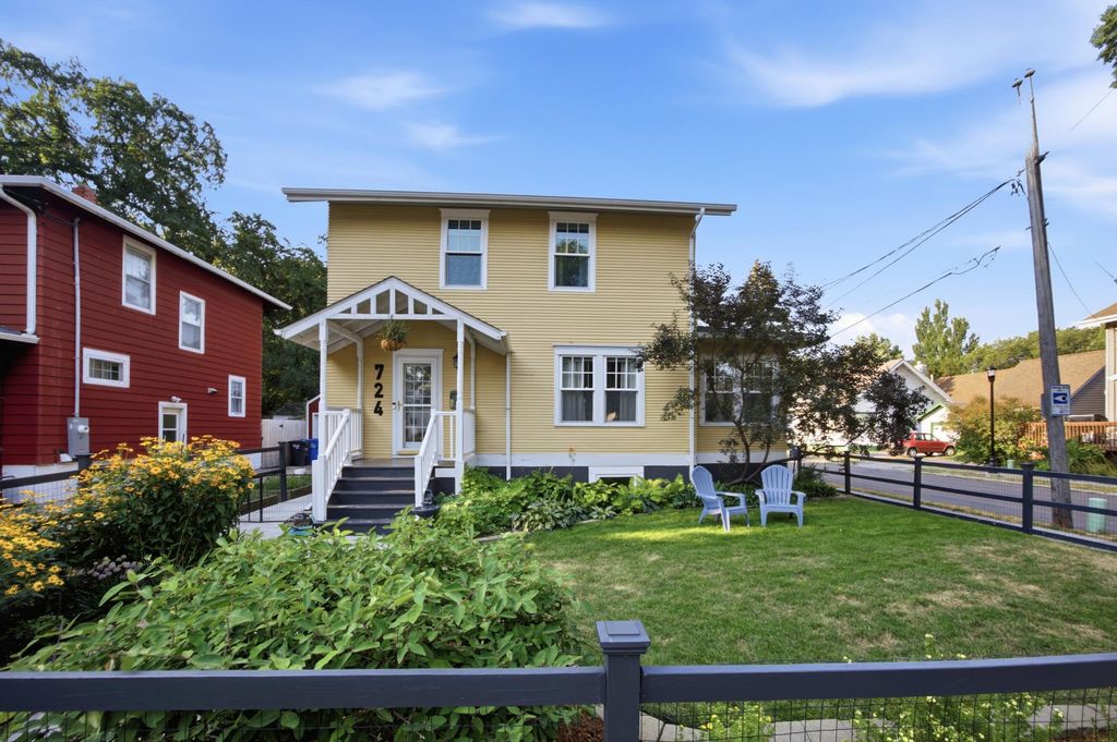 724 11th Avenue N, Fargo, ND 58102