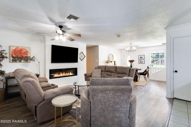 218 S Larriviere Road, Youngsville, LA 70592