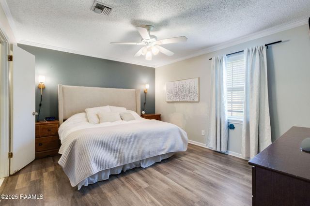 218 S Larriviere Road, Youngsville, LA 70592