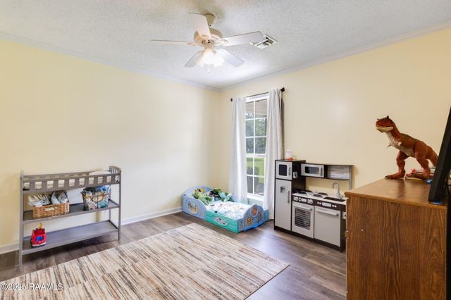 218 S Larriviere Road, Youngsville, LA 70592