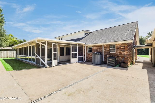 218 S Larriviere Road, Youngsville, LA 70592
