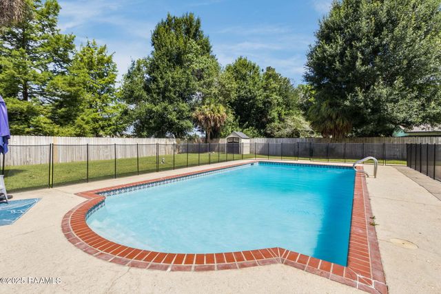 218 S Larriviere Road, Youngsville, LA 70592