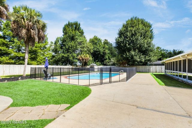 218 S Larriviere Road, Youngsville, LA 70592