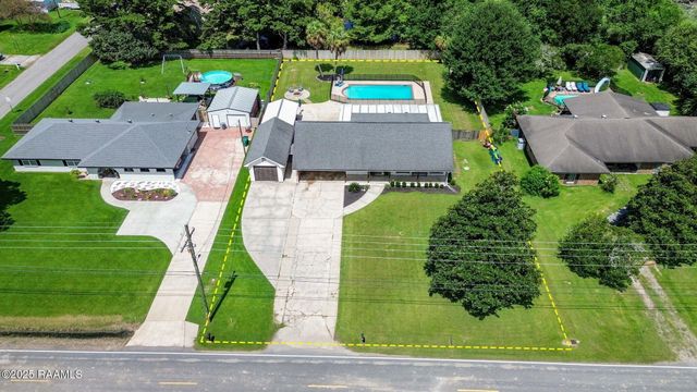 218 S Larriviere Road, Youngsville, LA 70592