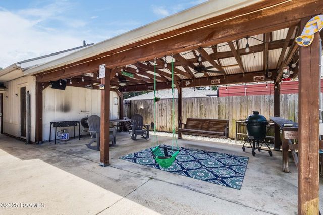 218 S Larriviere Road, Youngsville, LA 70592