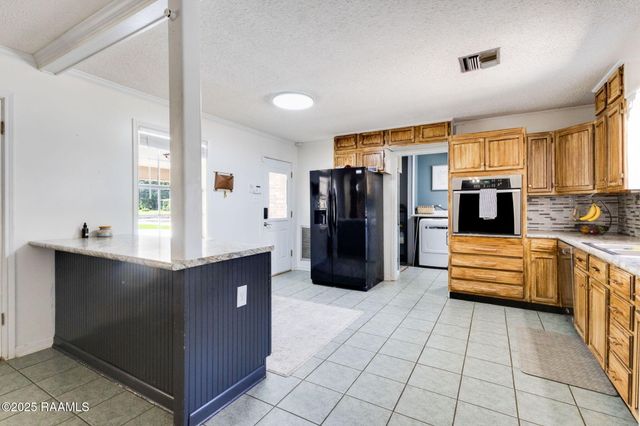 218 S Larriviere Road, Youngsville, LA 70592