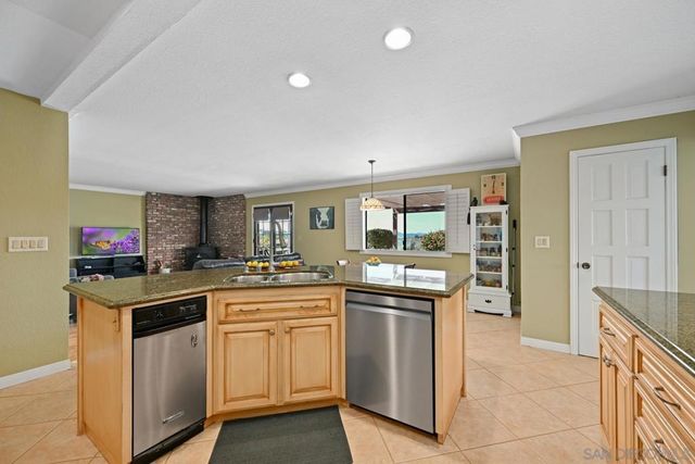 1282 Olive Ave, Fallbrook, CA 92028