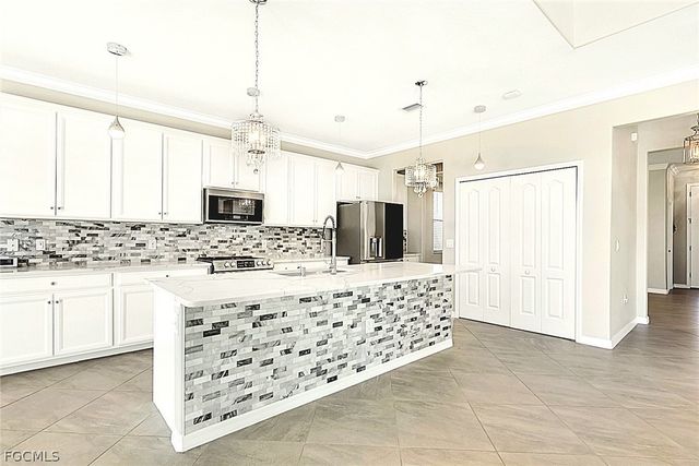 11905 Hickory Estate CIR, Fort Myers, FL 33913