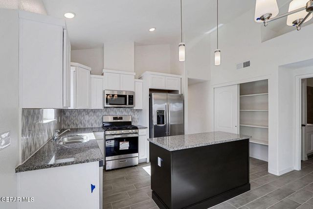 13147 Emerald Hills Avenue, Horizon City, TX 79928