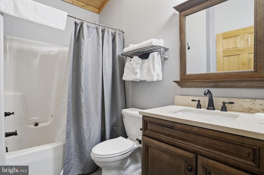 Image 11 of property listing at 38 LAKESIDE VILLAGE LANE, Mc Henry, MD 21541