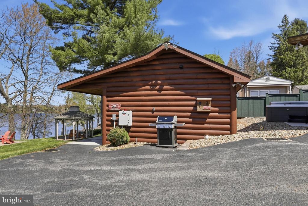 Image 16 of property listing at 38 LAKESIDE VILLAGE LANE, Mc Henry, MD 21541