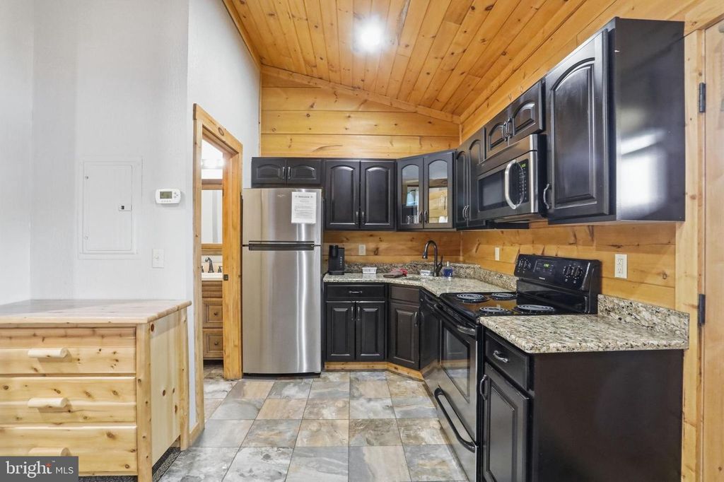 Image 4 of property listing at 38 LAKESIDE VILLAGE LANE, Mc Henry, MD 21541