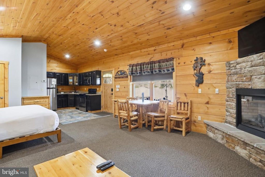 Image 9 of property listing at 38 LAKESIDE VILLAGE LANE, Mc Henry, MD 21541