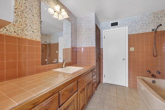 12430 N Lake Shore DRIVE, Mequon, WI 53092