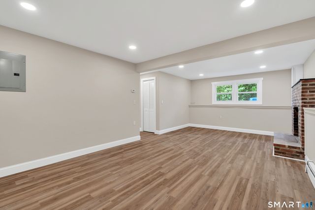80 School House Road, Wallingford, CT 06492