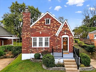 9506 Sterling Place, St Louis, MO 63123