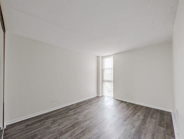 1043 S York Road 406, Bensenville, IL 60106