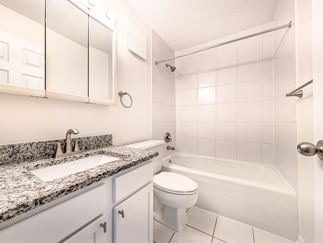 1043 S York Road 406, Bensenville, IL 60106