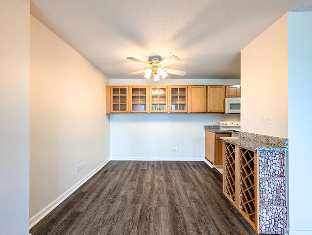 1043 S York Road 406, Bensenville, IL 60106