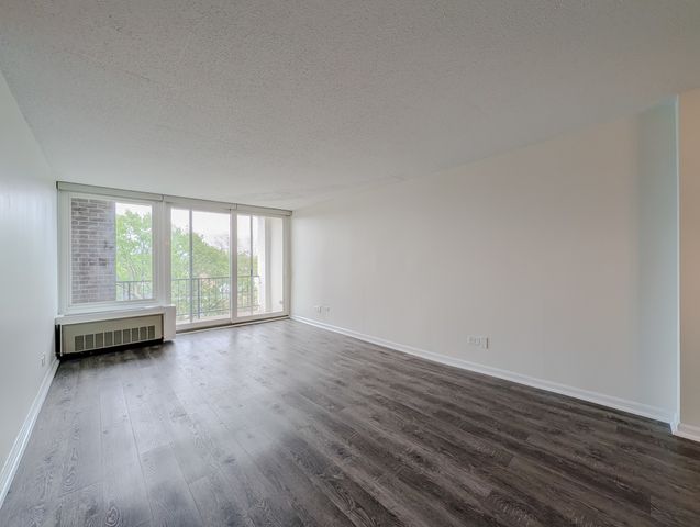 1043 S York Road 406, Bensenville, IL 60106