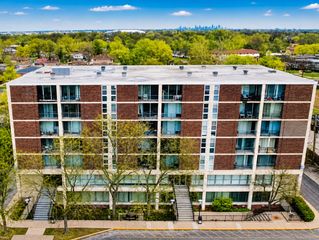 1043 S York Road 406, Bensenville, IL 60106