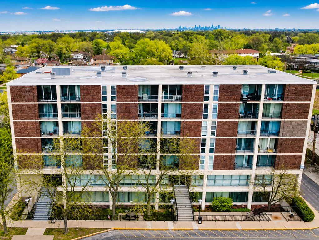 1043 S York Road 406, Bensenville, IL 60106