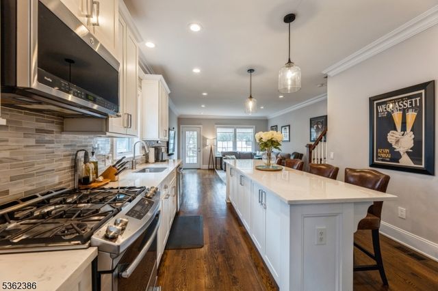 24 Gates Ave A, Summit City, NJ 07901