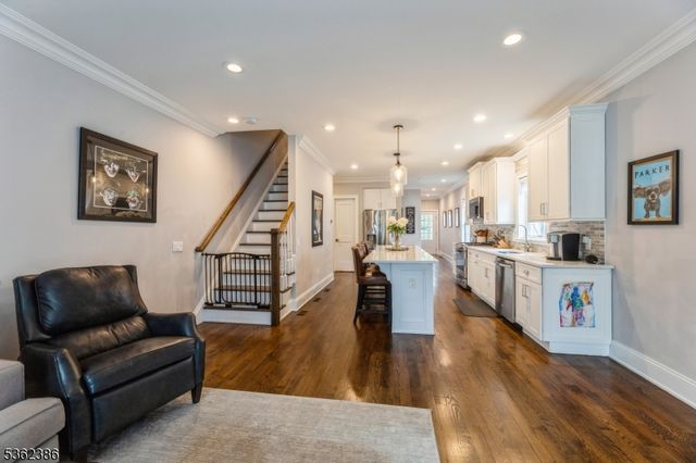 24 Gates Ave A, Summit City, NJ 07901