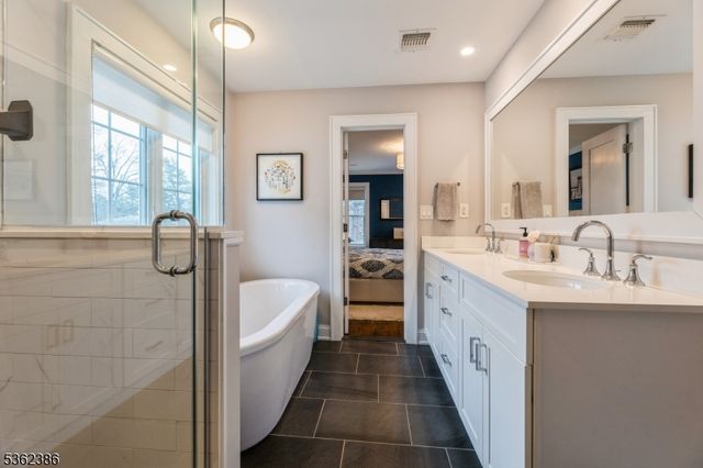 24 Gates Ave A, Summit City, NJ 07901