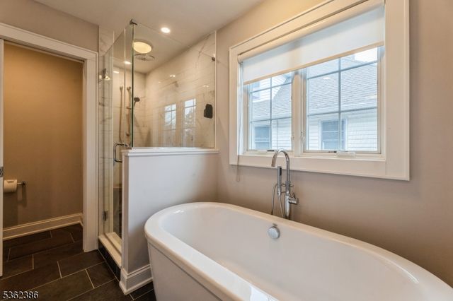 24 Gates Ave A, Summit City, NJ 07901