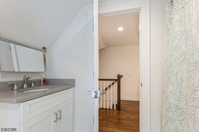 24 Gates Ave A, Summit City, NJ 07901