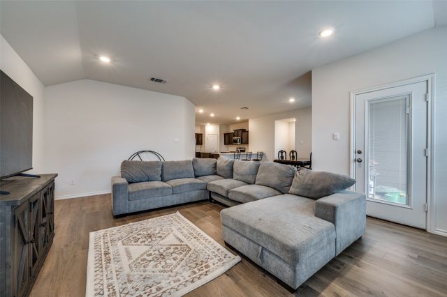 812 Primrose Lane, Pilot Point, TX 76258