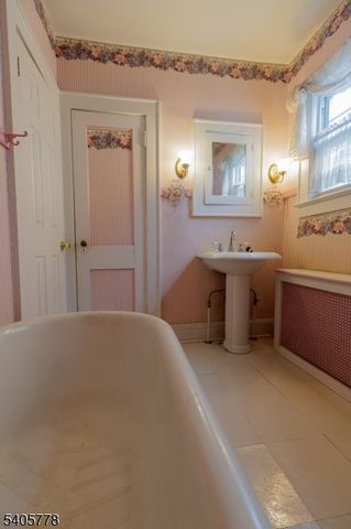 142 W Gibbons St, Linden City, NJ 07036