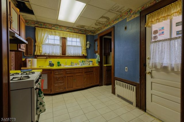 142 W Gibbons St, Linden City, NJ 07036