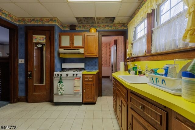 142 W Gibbons St, Linden City, NJ 07036