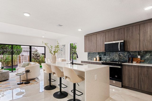 1306 NW 5 St, Florida City, FL 33034