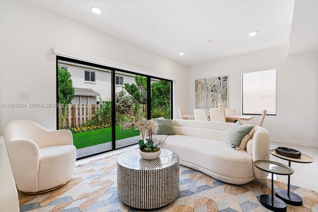 1306 NW 5 St, Florida City, FL 33034