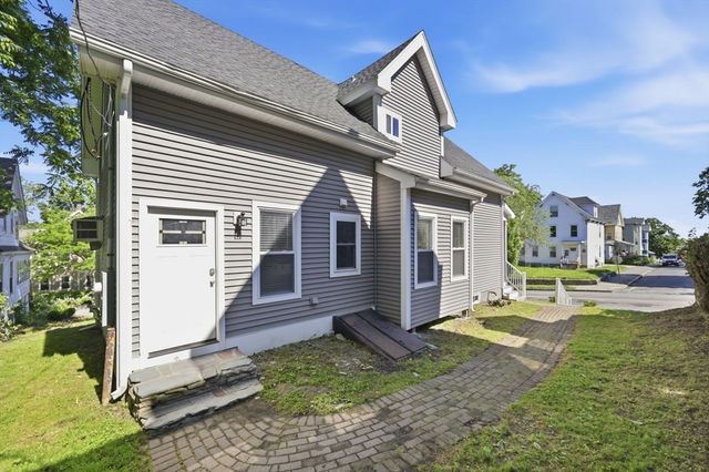 57 May St, Worcester, MA 01610