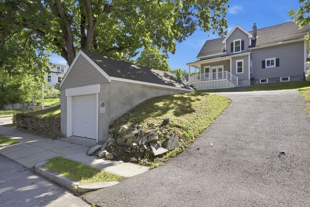 57 May St, Worcester, MA 01610