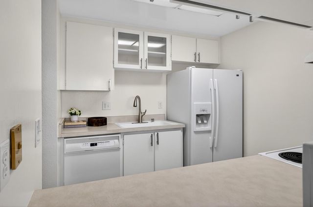 108 E Middlefield Road A, Mountain View, CA 94043