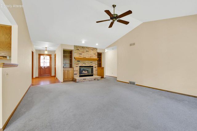 2132 Penhurst WAY, Waukesha, WI 53186