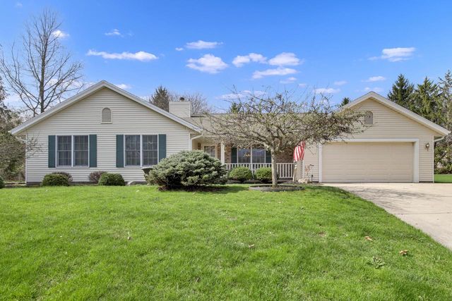 2132 Penhurst WAY, Waukesha, WI 53186