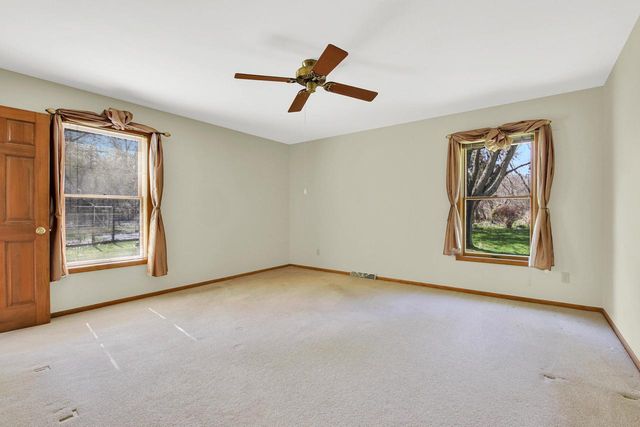 2132 Penhurst WAY, Waukesha, WI 53186