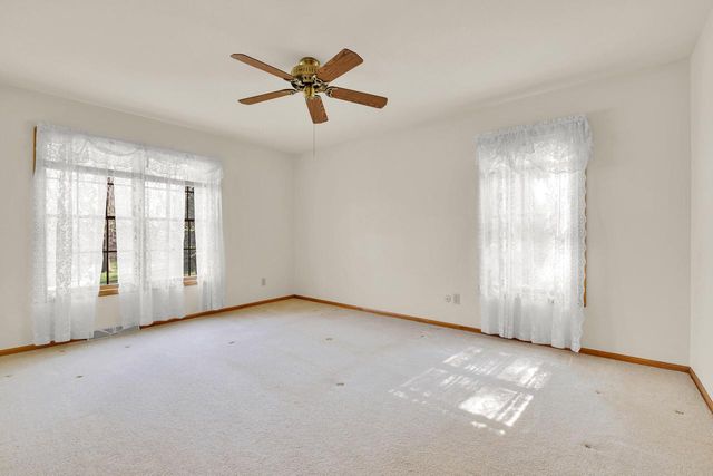 2132 Penhurst WAY, Waukesha, WI 53186
