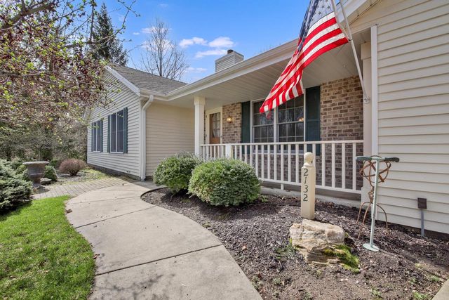 2132 Penhurst WAY, Waukesha, WI 53186