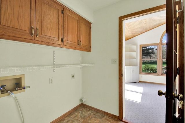 2132 Penhurst WAY, Waukesha, WI 53186