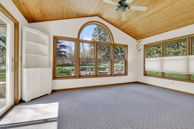 2132 Penhurst WAY, Waukesha, WI 53186