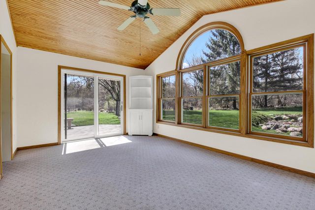 2132 Penhurst WAY, Waukesha, WI 53186