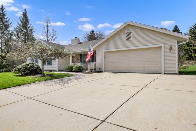 2132 Penhurst WAY, Waukesha, WI 53186